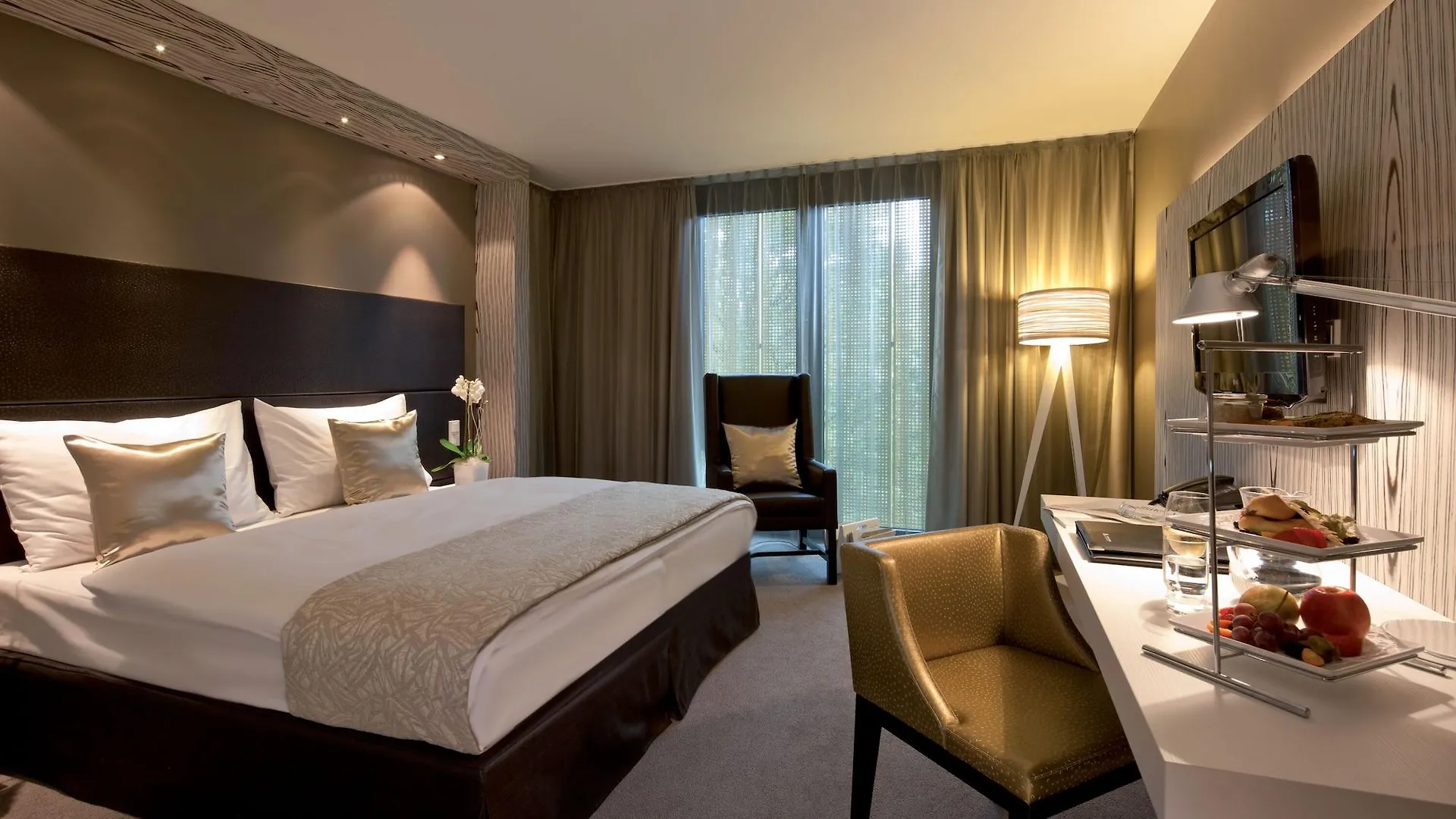 Doubletree By Hilton Vienna Schonbrunn Otel