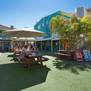 Backpackers In Paradise 18-35 , Gold Coast Australia