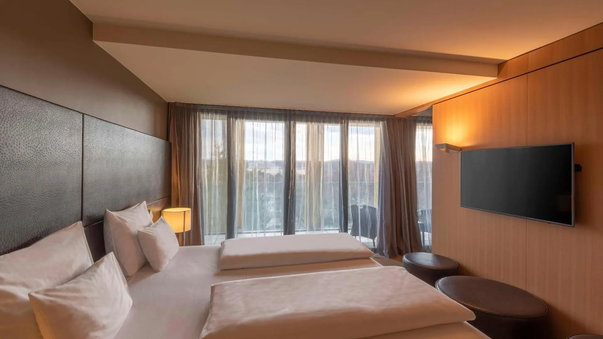 Doubletree By Hilton Vienna Schonbrunn Hotel