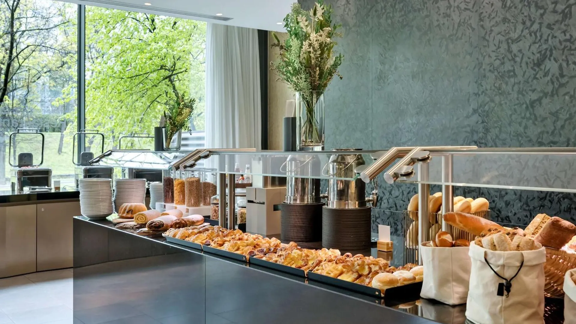 Doubletree By Hilton Vienna Schonbrunn Hotel 4*,